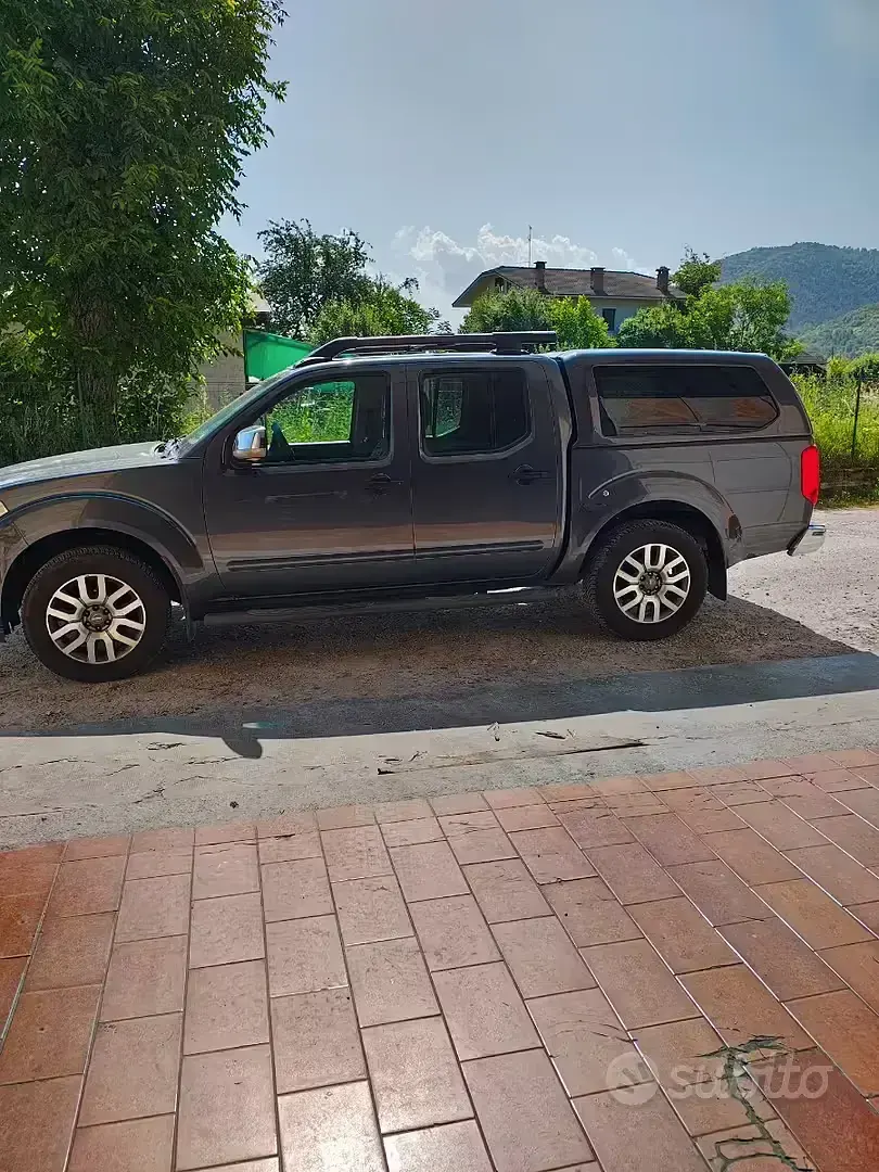 Usata Nissan Navara 190 CV (139 kW) 2014 Grigio Pick-up