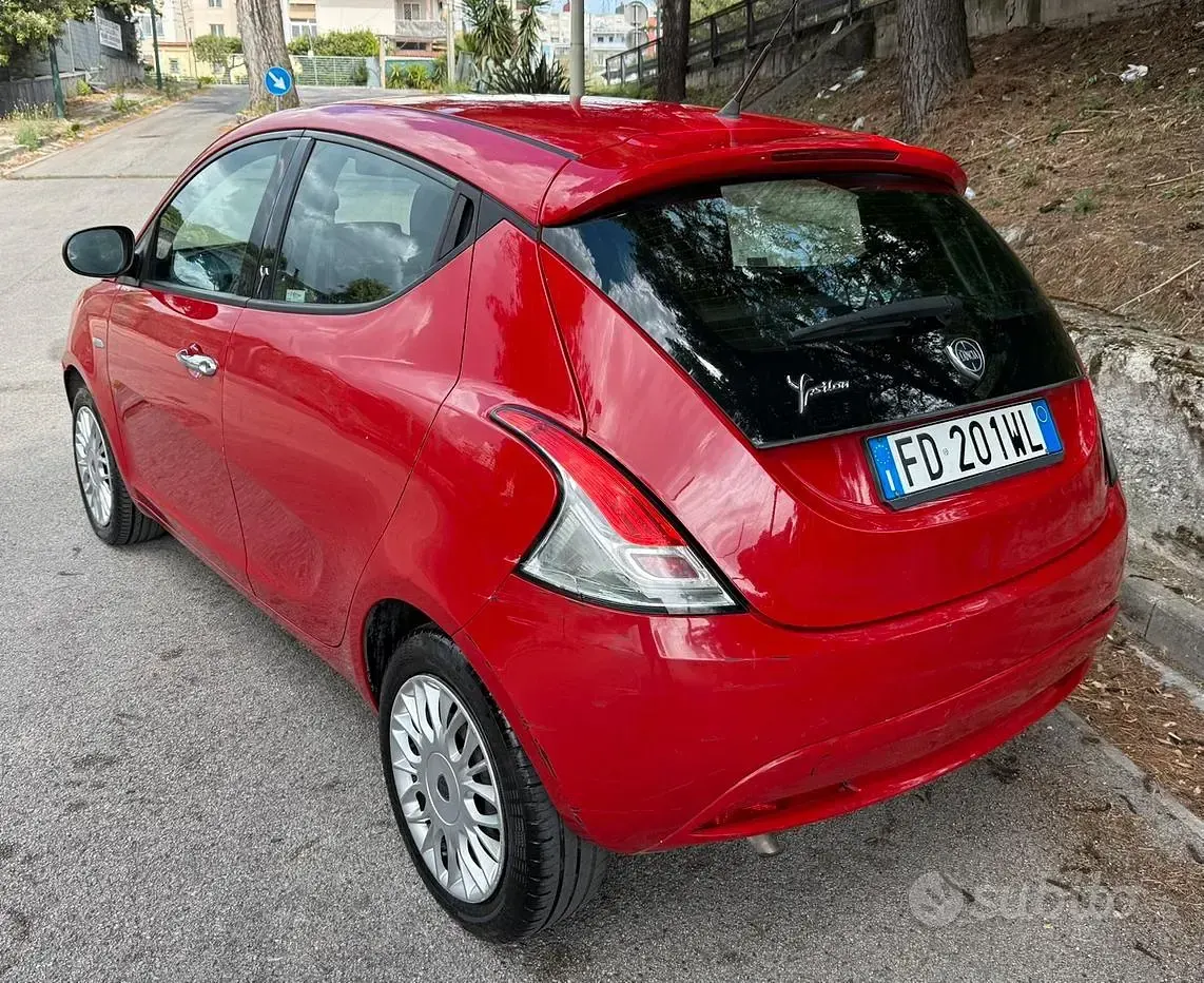 Usata Lancia Ypsilon Silver 69 CV (50 kW) 2016 Utilitaria