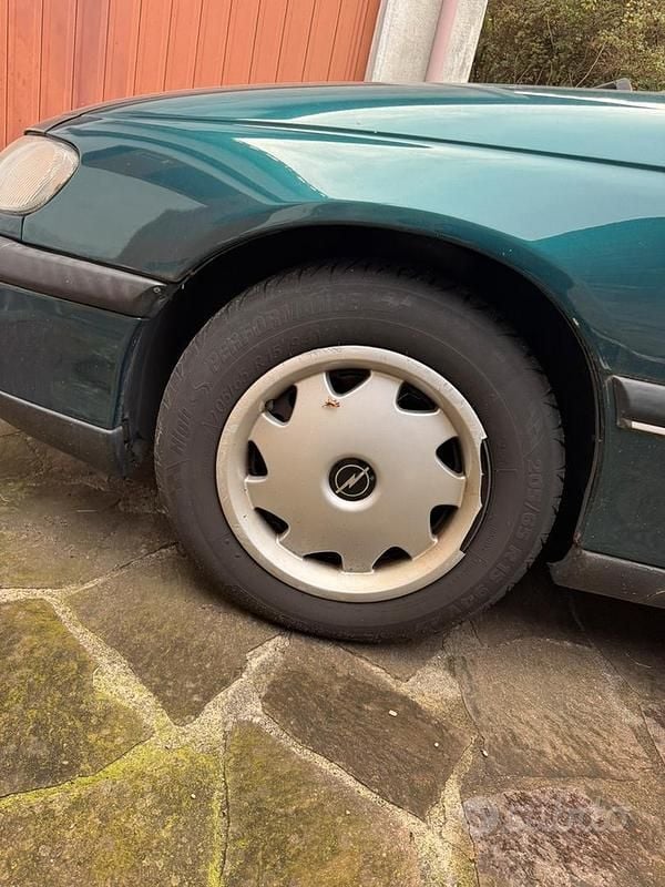 Usata Opel Omega 131 CV (96 kW) 1995 Verde Berlina