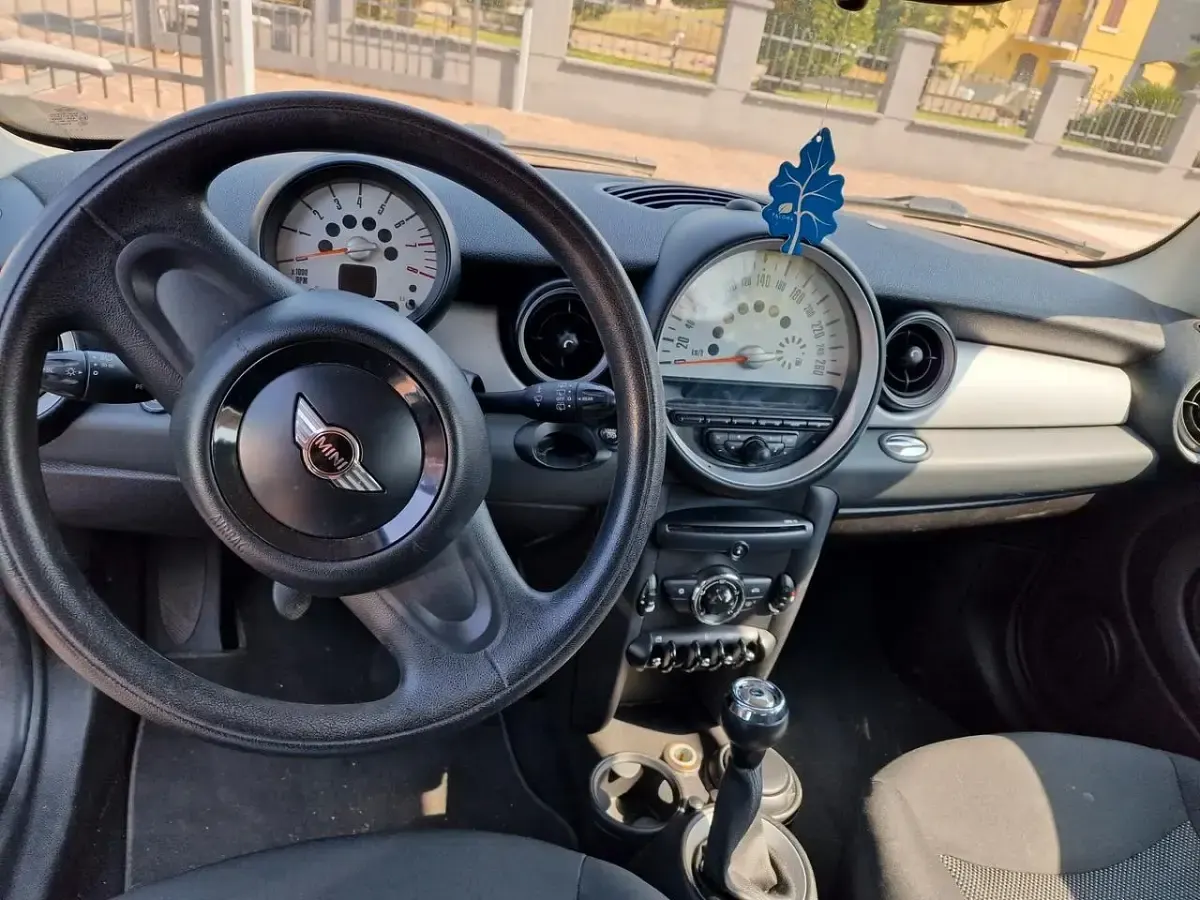 Usata Mini ONE 74 CV (54 kW) 2011 Beige Utilitaria