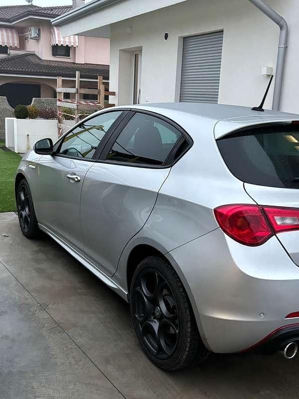 Usata Alfa Romeo Giulietta 120 CV (88 kW) 2018 Grigio Berlina