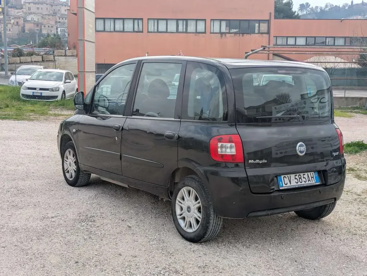 Usata Fiat Multipla Family 103 CV (75 kW) 2005 Nero Monovolume