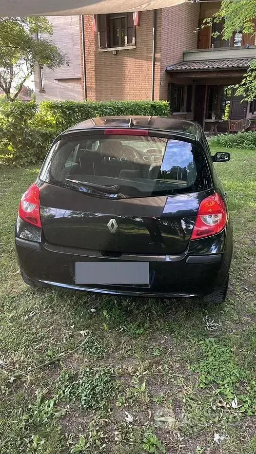 Usata Renault Clio III 75 CV (55 kW) 2007 Nero Berlina