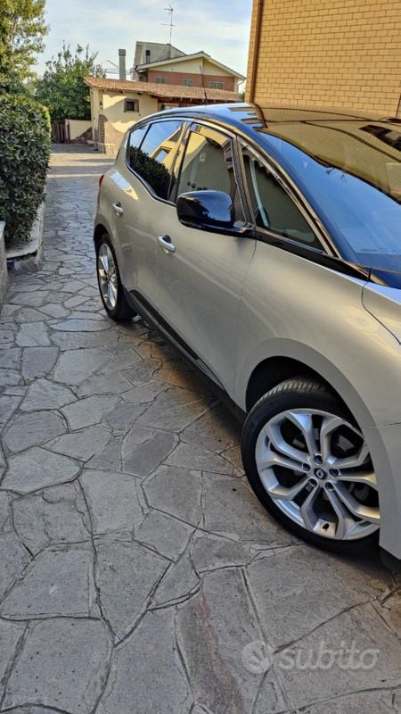 Usata Renault Scénic IV Business 110 CV (80 kW) 2017 Grigio Monovolume