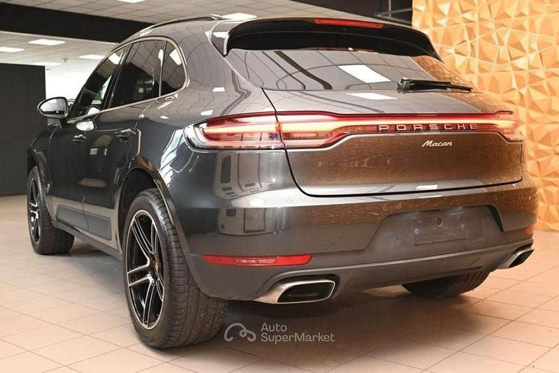 Usata Porsche Macan 245 CV (180 kW) 2021 Grigio vulcano/pellealcantara SUV