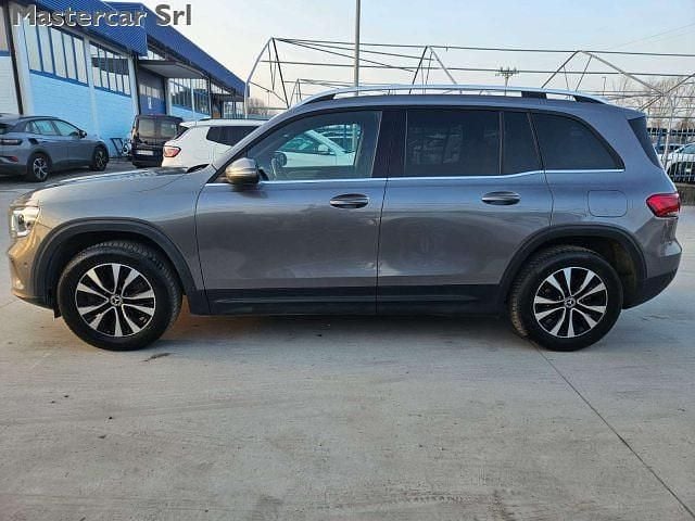 Usata Mercedes GLB200 Business 150 CV (110 kW) 2022 Argento SUV