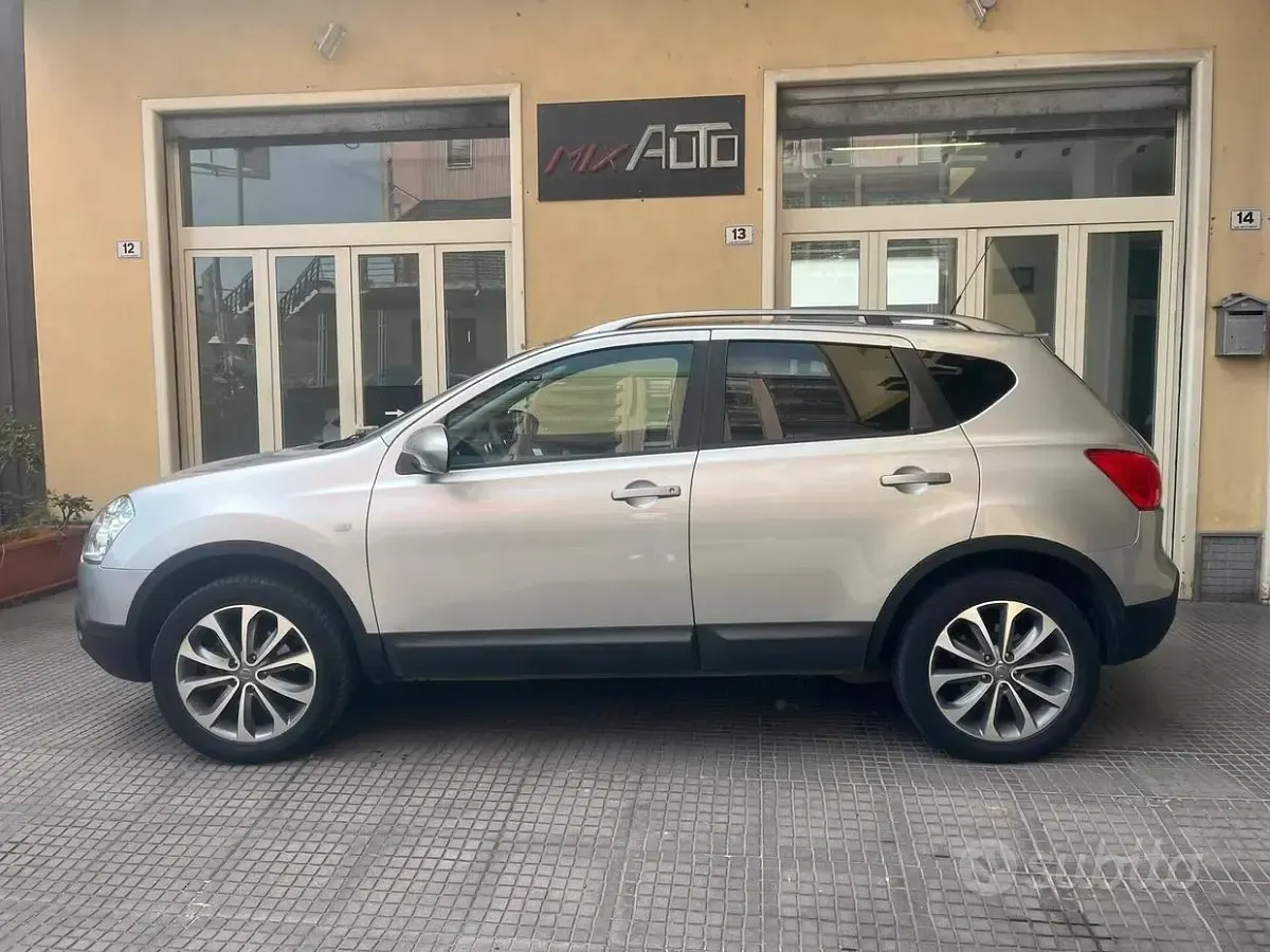 Usata Nissan Qashqai N-TEC 106 CV (77 kW) 2010 Grigio SUV