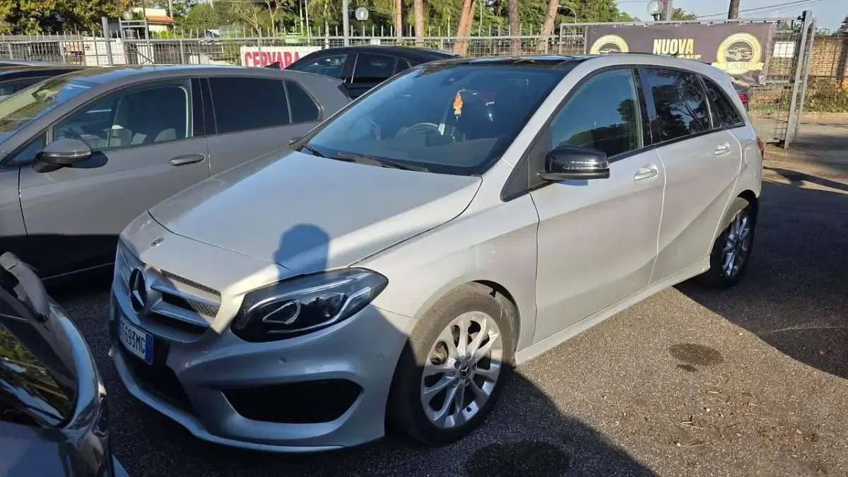 Usata Mercedes B180 Premium 109 CV (80 kW) 2016 Argento Utilitaria