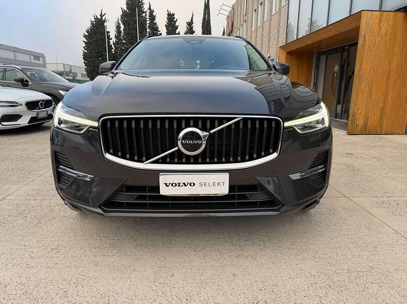 Platinum grey Usata 2022 Volvo XC60 Core SUV | 28.900 € (Cara) - Immagine 1/4