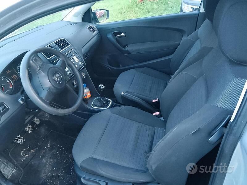 Usata VW Polo Comfortline 90 CV (66 kW) 2011 Argento Berlina