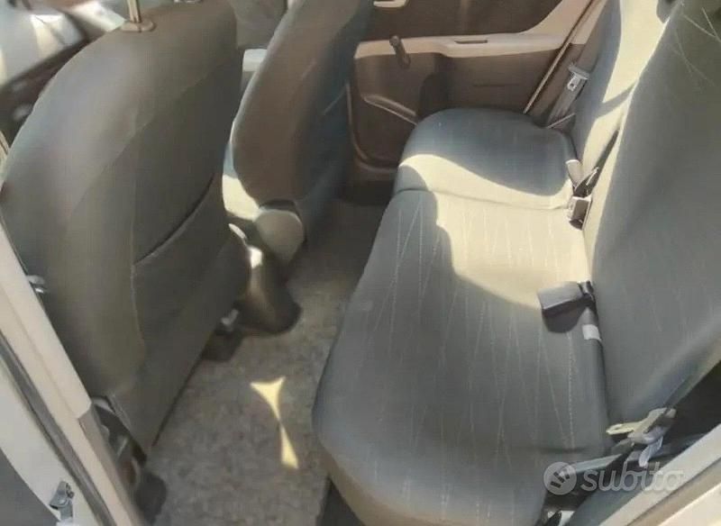 Usata Toyota Yaris 90 CV (66 kW) 2006 Nero Utilitaria