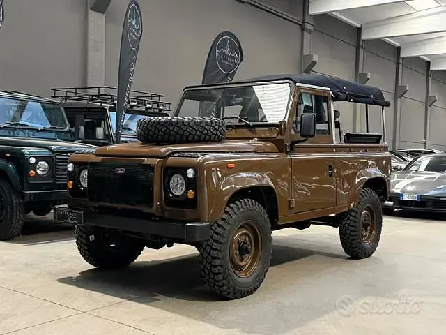 Usata Land Rover Defender 68 CV (50 kW) 1986 SUV