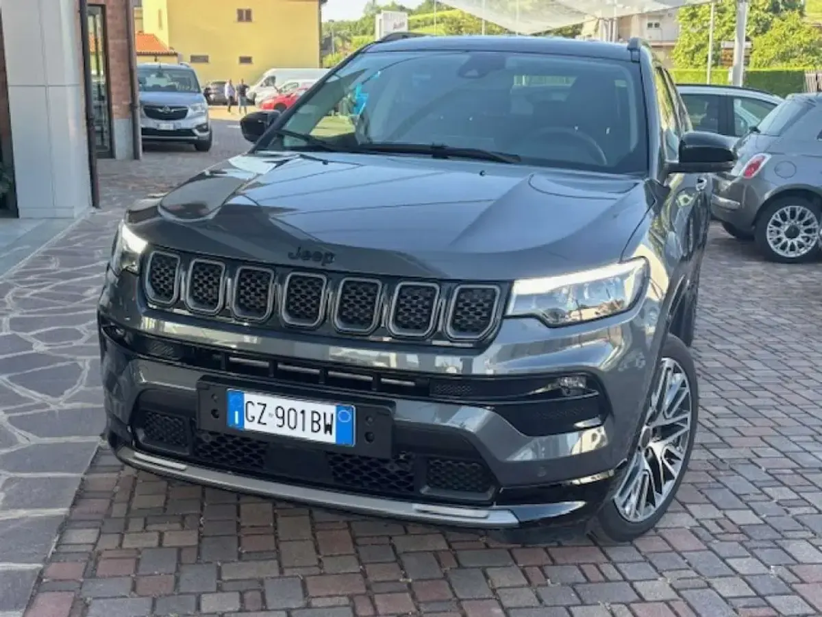 Usata Jeep Compass Summit 131 CV (96 kW) 2024 Grigio scuro SUV