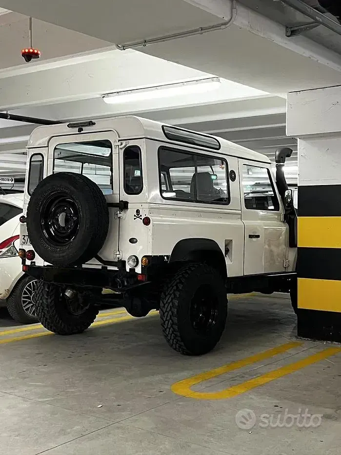Usata Land Rover Defender 113 CV (83 kW) 1996 Bianco SUV