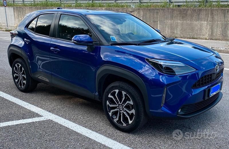 Usata Toyota Yaris Cross Trend 92 CV (67 kW) 2021 Blu/azzurro SUV