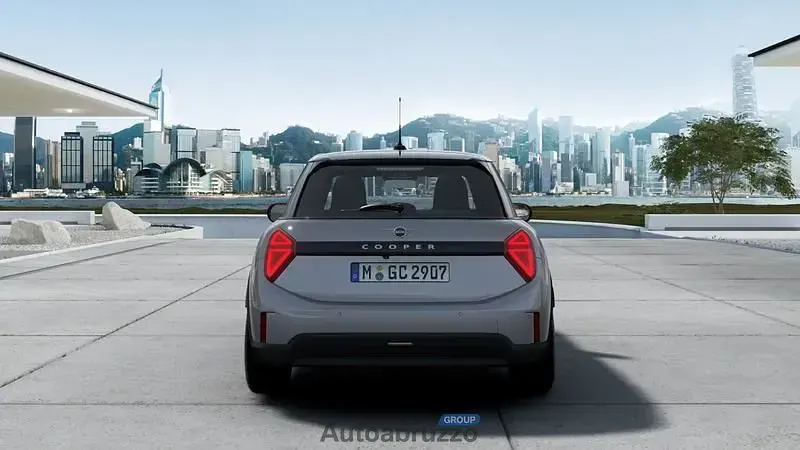 Nuova Mini Cooper Favoured 114 kW (156 CV) 2026 Utilitaria