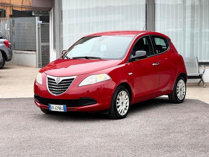 Usata Lancia Ypsilon 95 CV (69 kW) 2013 Rosso Utilitaria