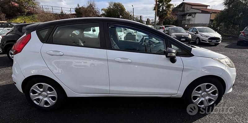 Usata Ford Fiesta Titanium 95 CV (69 kW) 2010 Bianco Berlina