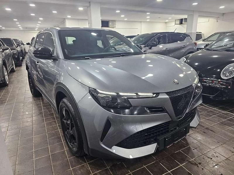 Usata Alfa Romeo Junior 145 CV (106 kW) 2025 Grigio arese metallizzato SUV