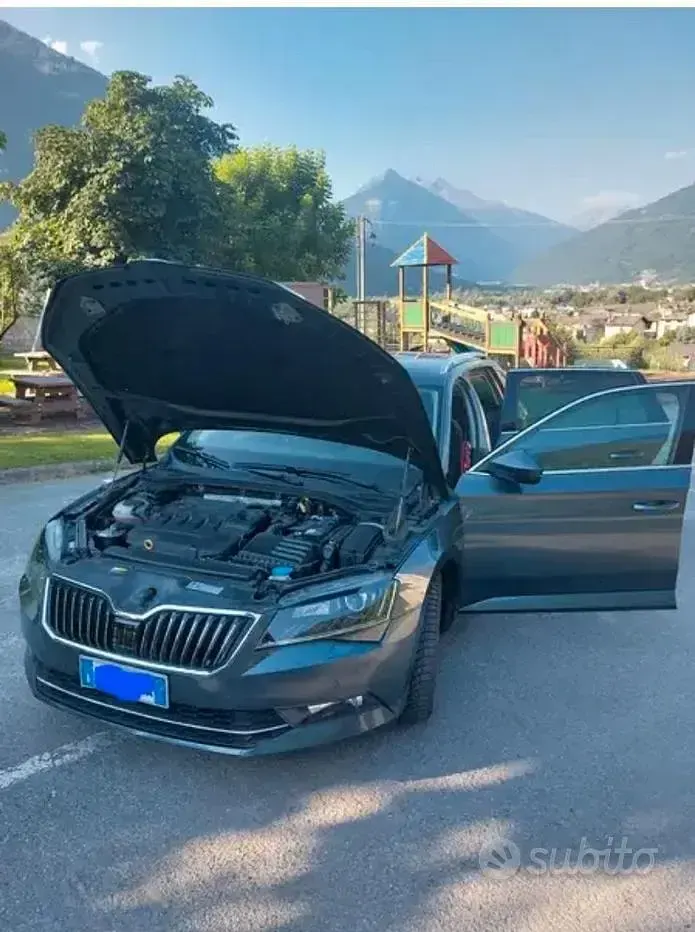 Usata Skoda Superb 120 CV (88 kW) 2019 Grigio Station wagon