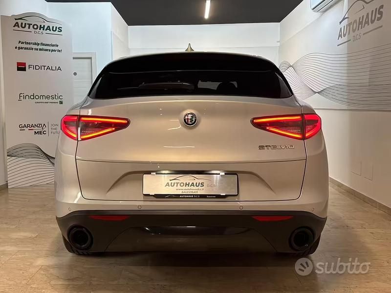 Usata Alfa Romeo Stelvio 160 CV (117 kW) 2023 Grigio SUV