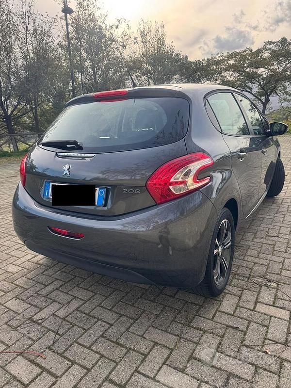 Usata Peugeot 208 68 CV (50 kW) 2015 Grigio Utilitaria