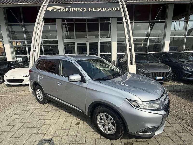Usata Mitsubishi Outlander Intense 150 CV (110 kW) 2016 Argento SUV