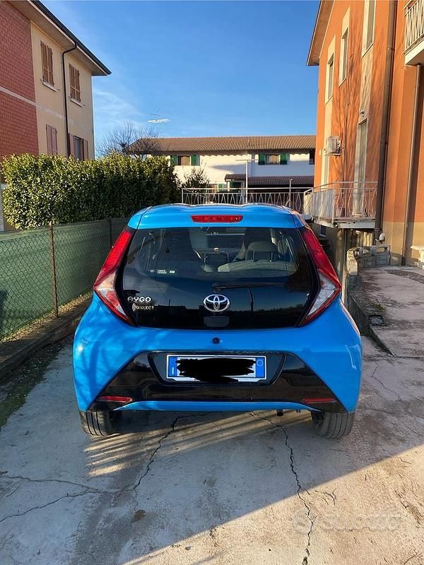 Usata Toyota Aygo 72 CV (52 kW) 2019 Blu Utilitaria