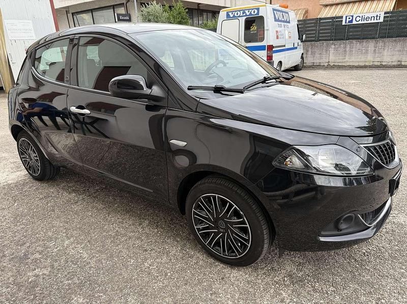 Usata Lancia Ypsilon Gold 69 CV (50 kW) 2021 Nero Utilitaria