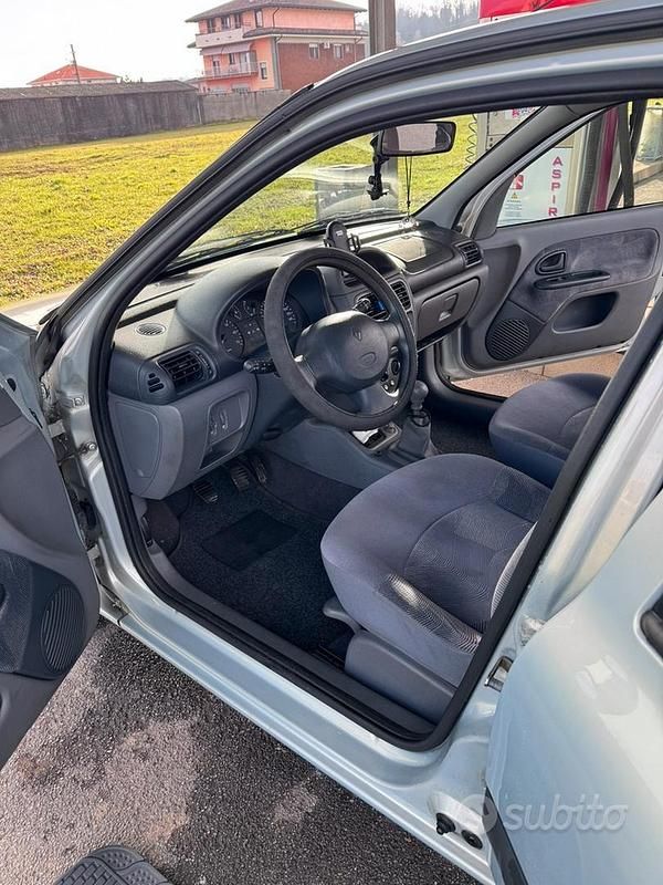 Usata Renault Clio II 54 CV (39 kW) 2000 Berlina