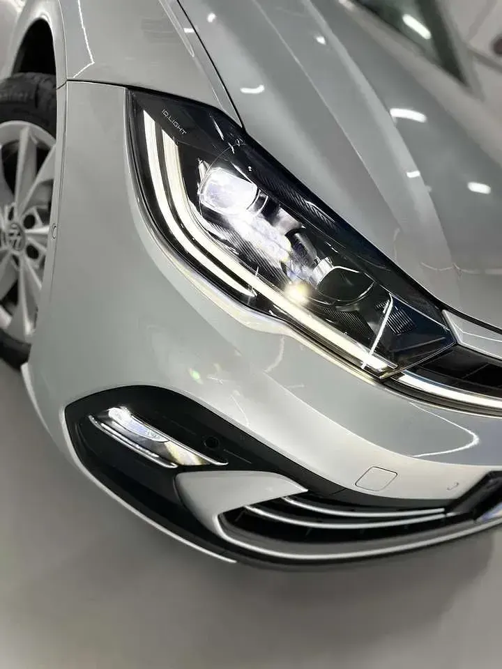 Usata VW Polo R-line 95 CV (69 kW) 2021 Argento Utilitaria