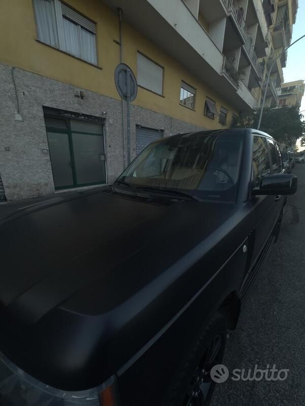 Nero Usata 2010 Land Rover Range Rover Vogue SUV | 17.990 € - Immagine 1/4