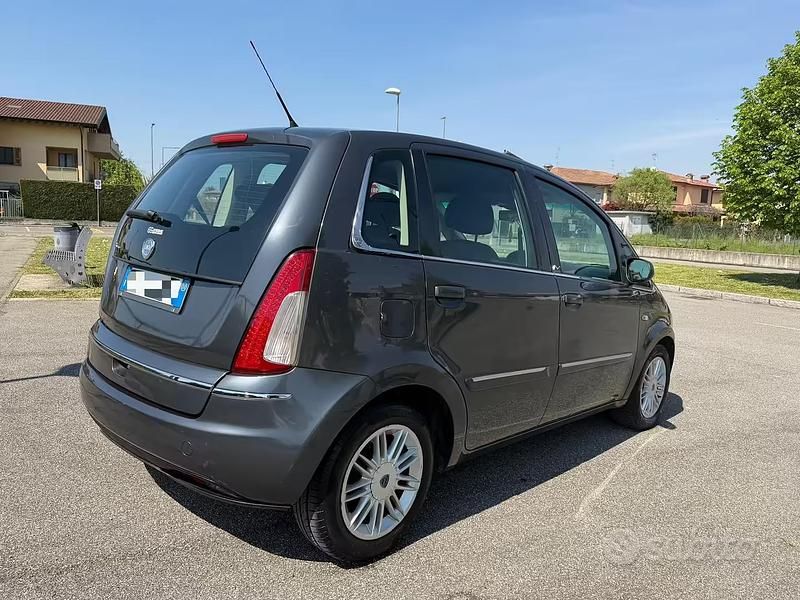 Usata Lancia Musa 95 CV (69 kW) 2011 Monovolume