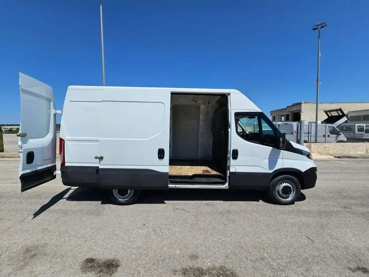 Usata Iveco Daily 120 CV (88 kW) 2020 Bianco Furgone