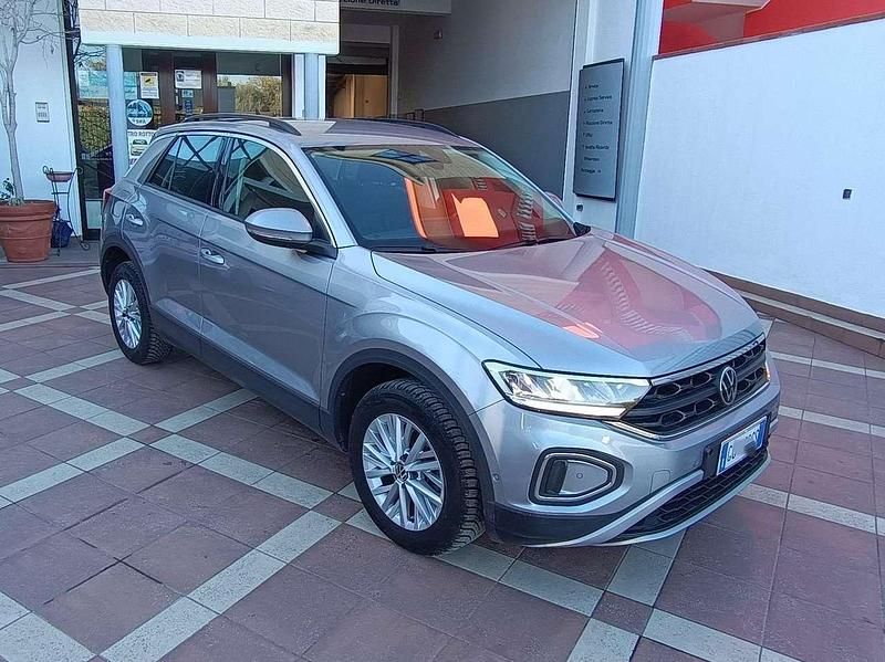 Usata VW T-Roc Life 110 CV (80 kW) 2022 Argento SUV