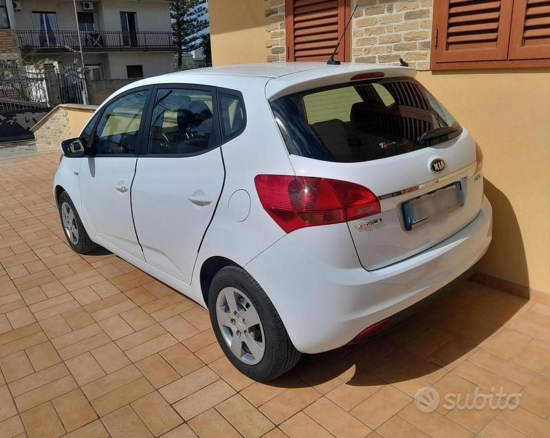 Usata Kia Venga 90 CV (66 kW) 2019 Bianco Utilitaria