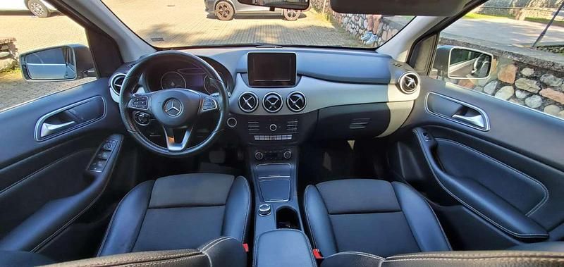 Usata Mercedes B200 156 CV (114 kW) 2015 Grigio Monovolume