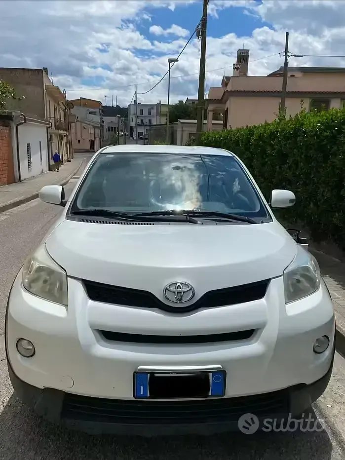 Usata Toyota Urban Cruiser 90 CV (66 kW) 2012 Bianco Utilitaria