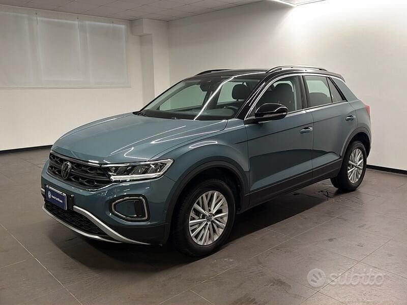 Usata VW T-Roc Life 116 CV (85 kW) 2025 Blu SUV