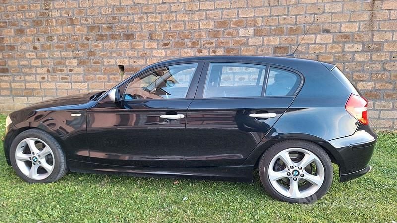 Usata BMW 120 179 CV (131 kW) 2008 Nero Utilitaria