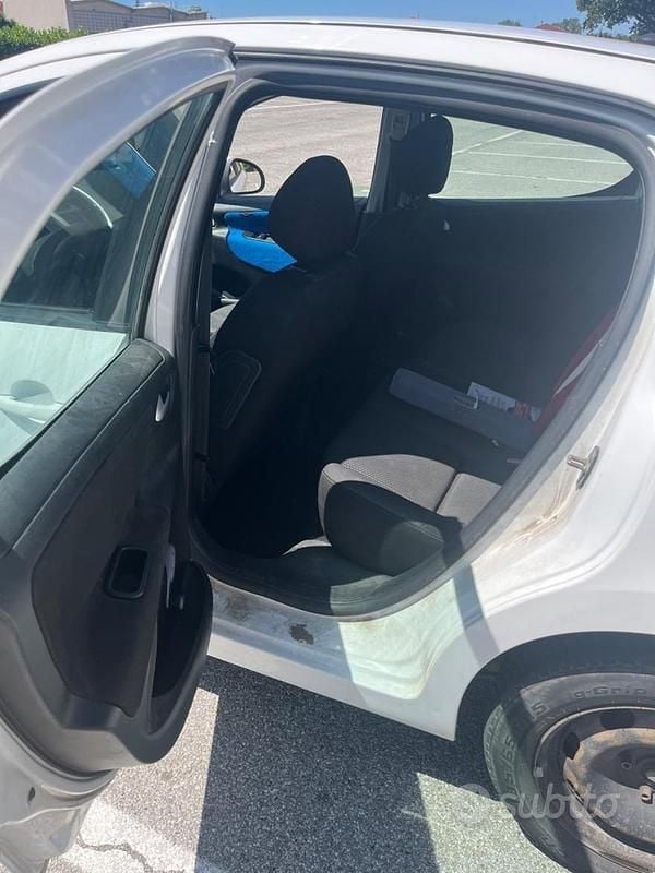 Usata Peugeot 207 90 CV (66 kW) 2010 Bianco Utilitaria