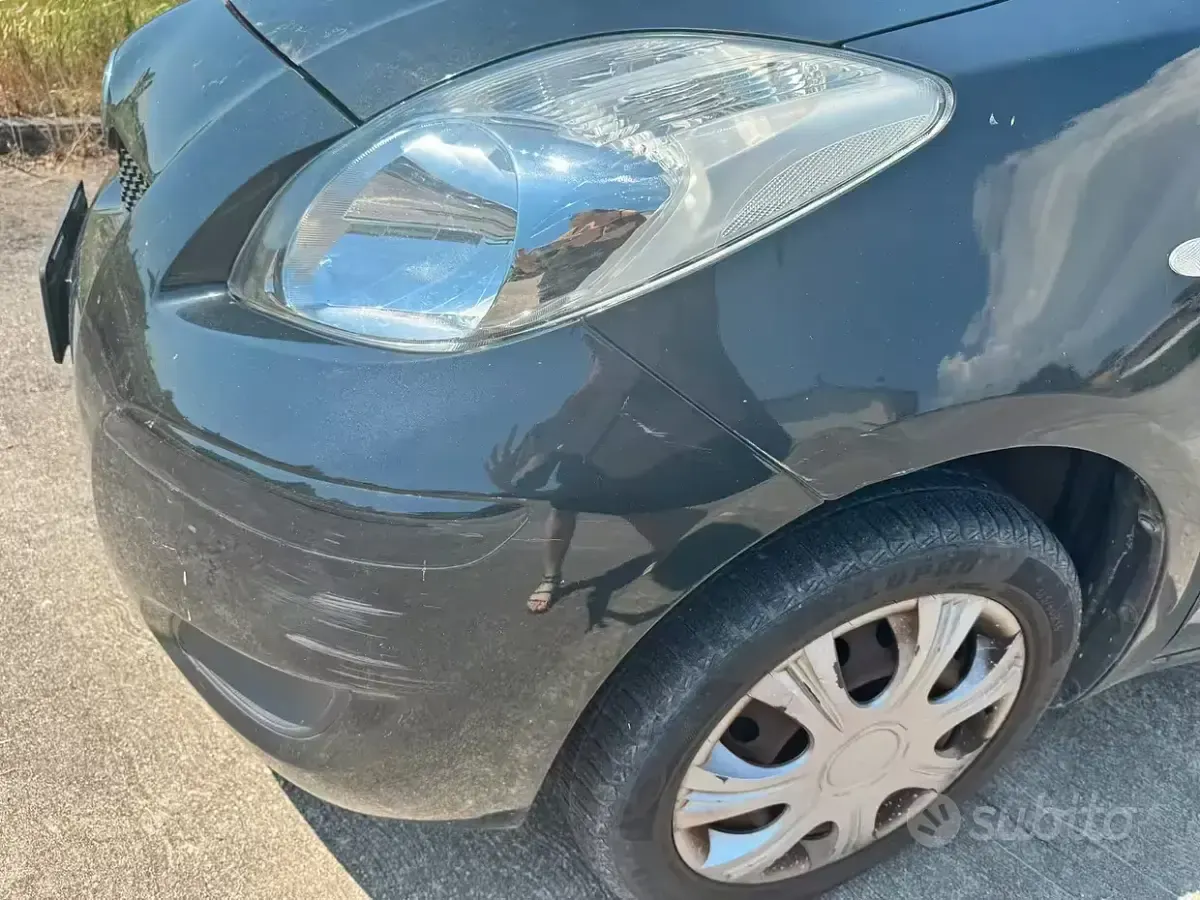 Usata Toyota Yaris 69 CV (50 kW) 2010 Nero Utilitaria