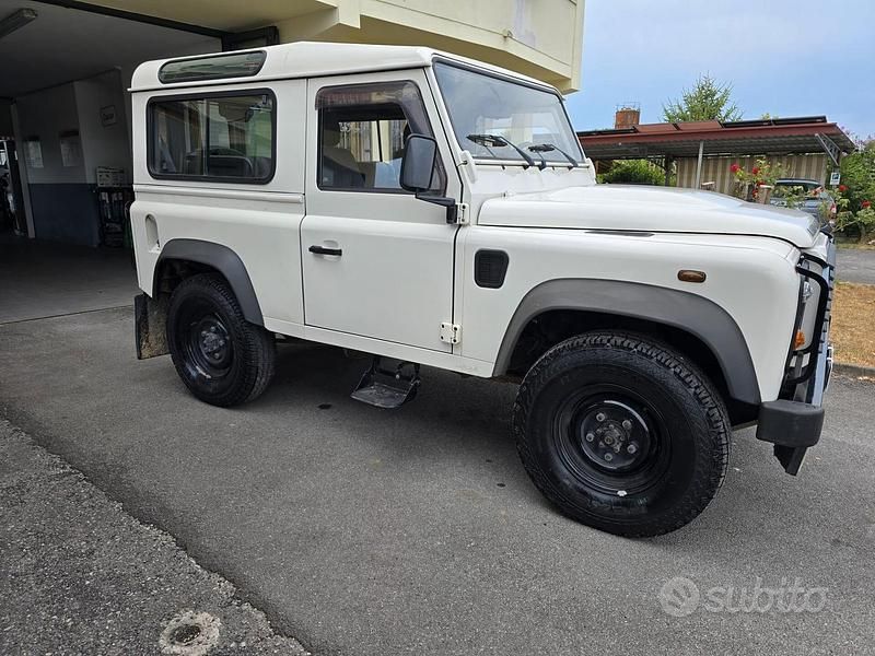 Usata Land Rover Defender S 122 CV (89 kW) 2010 Bianco SUV