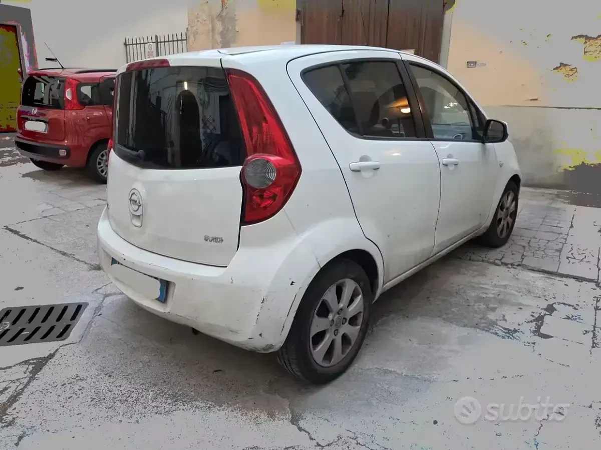 Usata Opel Agila Enjoy 86 CV (63 kW) 2010 Bianco Utilitaria