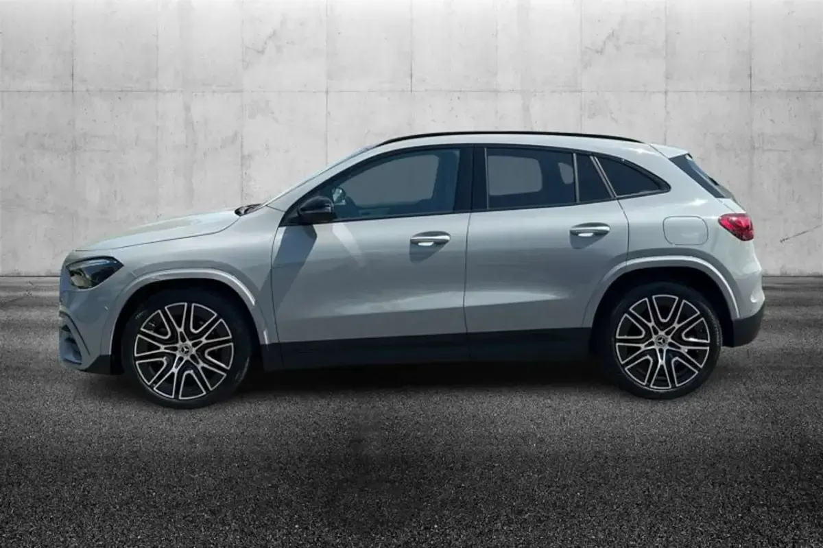 Usata Mercedes GLA200 AMG Line Premium 150 CV (110 kW) 2025 Grigio SUV