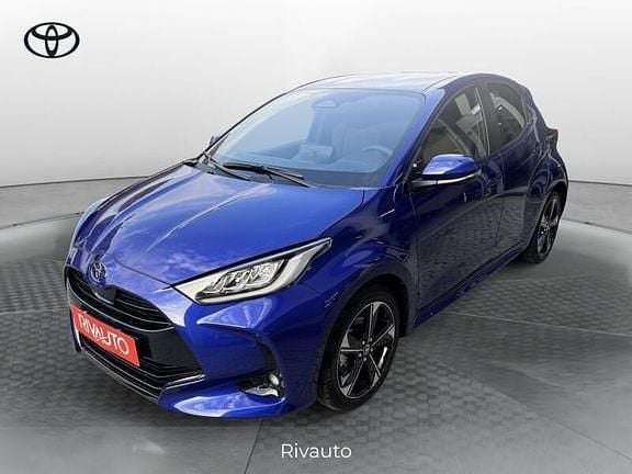 Nuova Toyota Yaris Hybrid Lounge 131 CV (96 kW) 2026 Blu Berlina