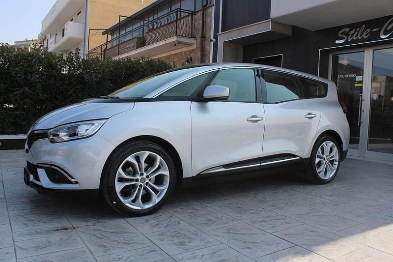 Usata Renault Grand Scénic IV Business 120 CV (88 kW) 2020 Grigio platino metallizzato Monovolume