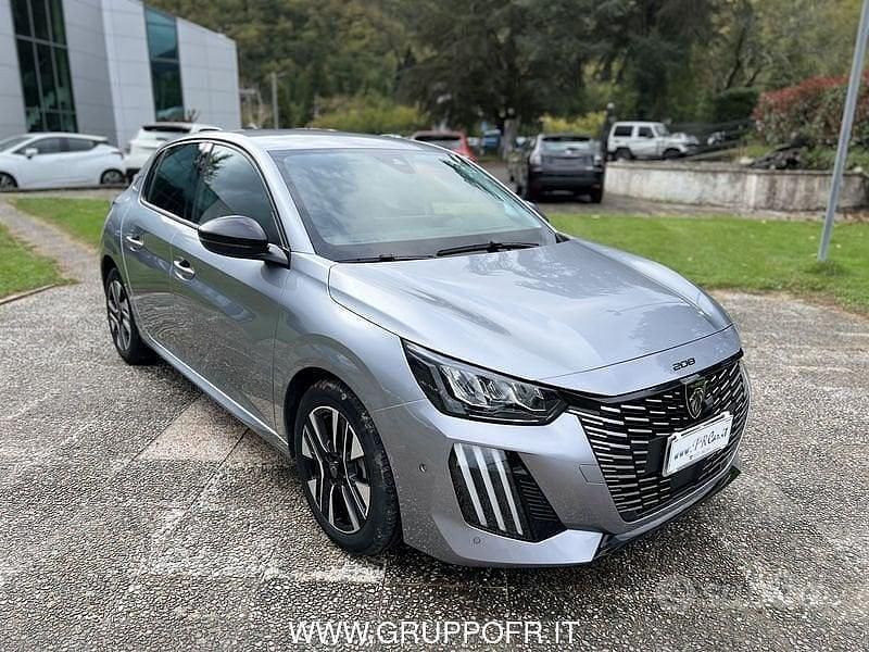 Usata Peugeot 208 Allure 101 CV (74 kW) 2024 Grigio Utilitaria