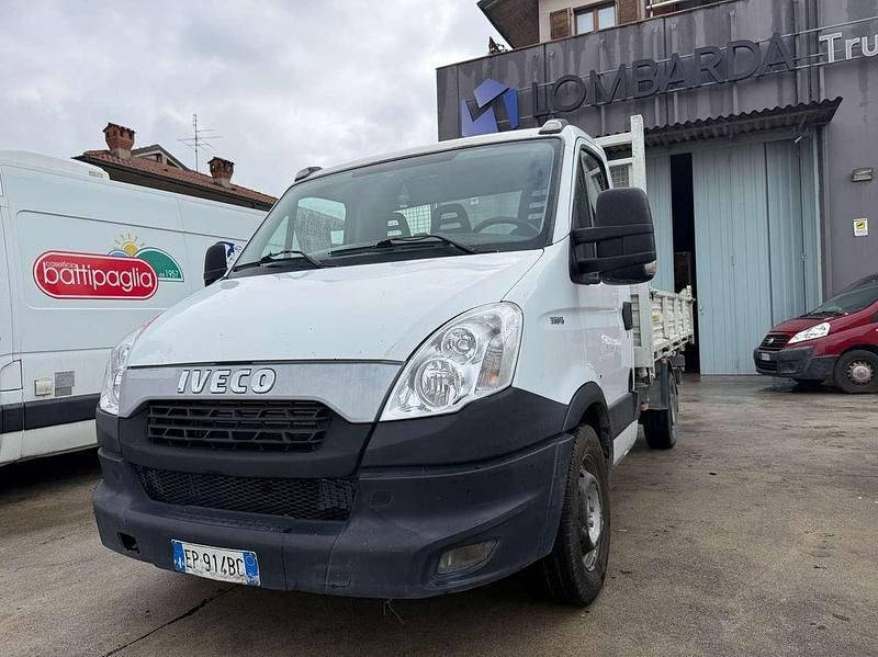 Bianco Usata 2013 Iveco Daily Furgone | 11.900 € (Buon prezzo) - Immagine 1/4