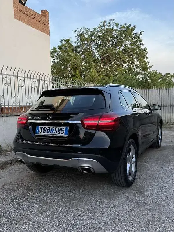 Usata Mercedes GLA200 AMG 136 CV (100 kW) 2019 Nero SUV